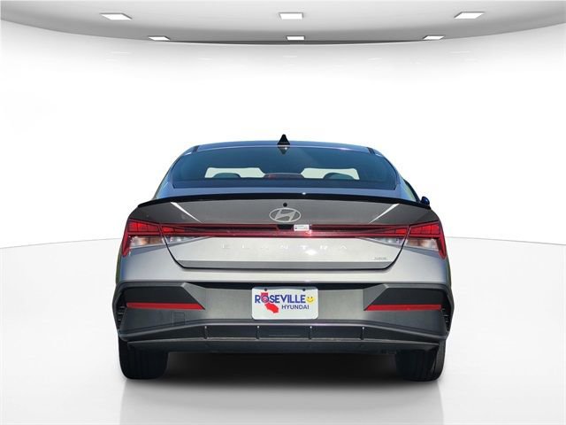 New 2025 Hyundai Elantra SEL image 9