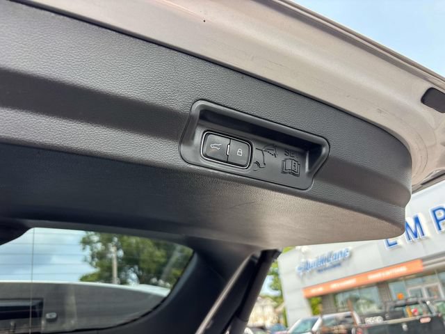 Used 2022 Ford Explorer XLT w/ Equipment Group 202A AWD/4WD image 23