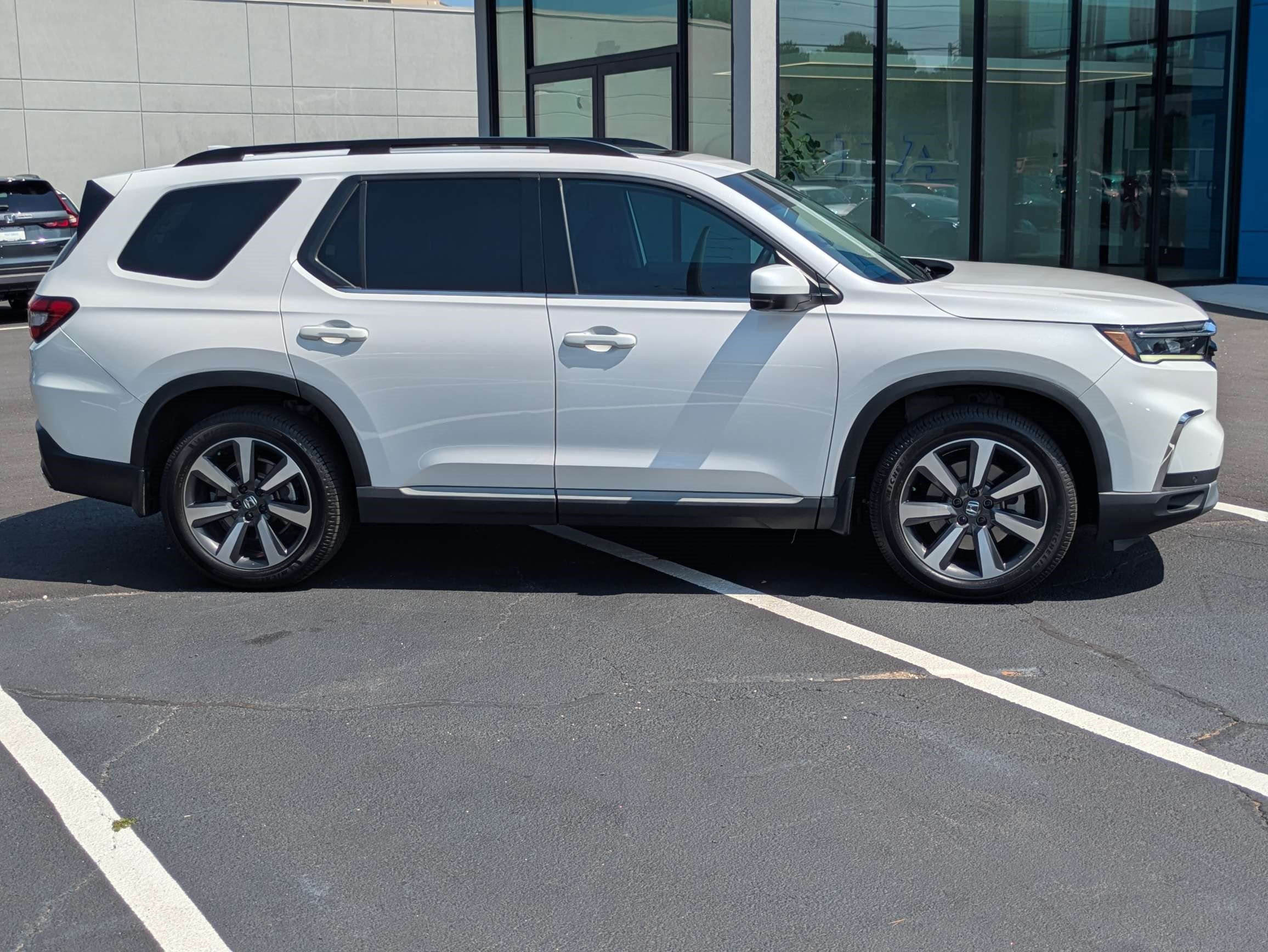 Certified 2023 Honda Pilot Touring image 3