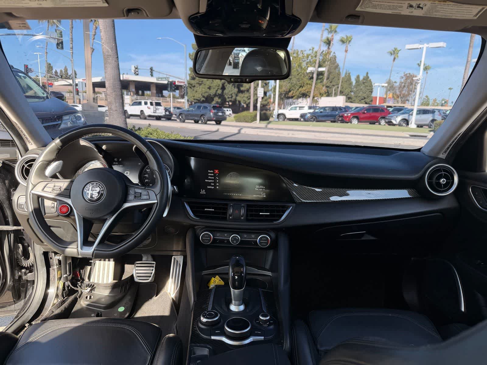 Used 2017 Alfa Romeo Giulia Ti w/ TI 19" Sport Package RWD image 18