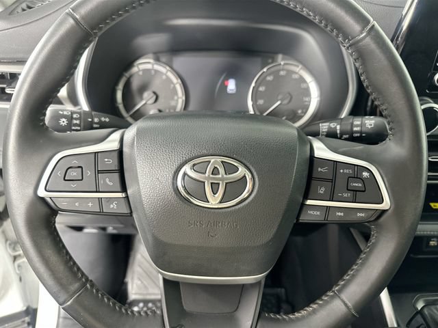 Used 2023 Toyota Highlander XLE AWD/4WD image 21