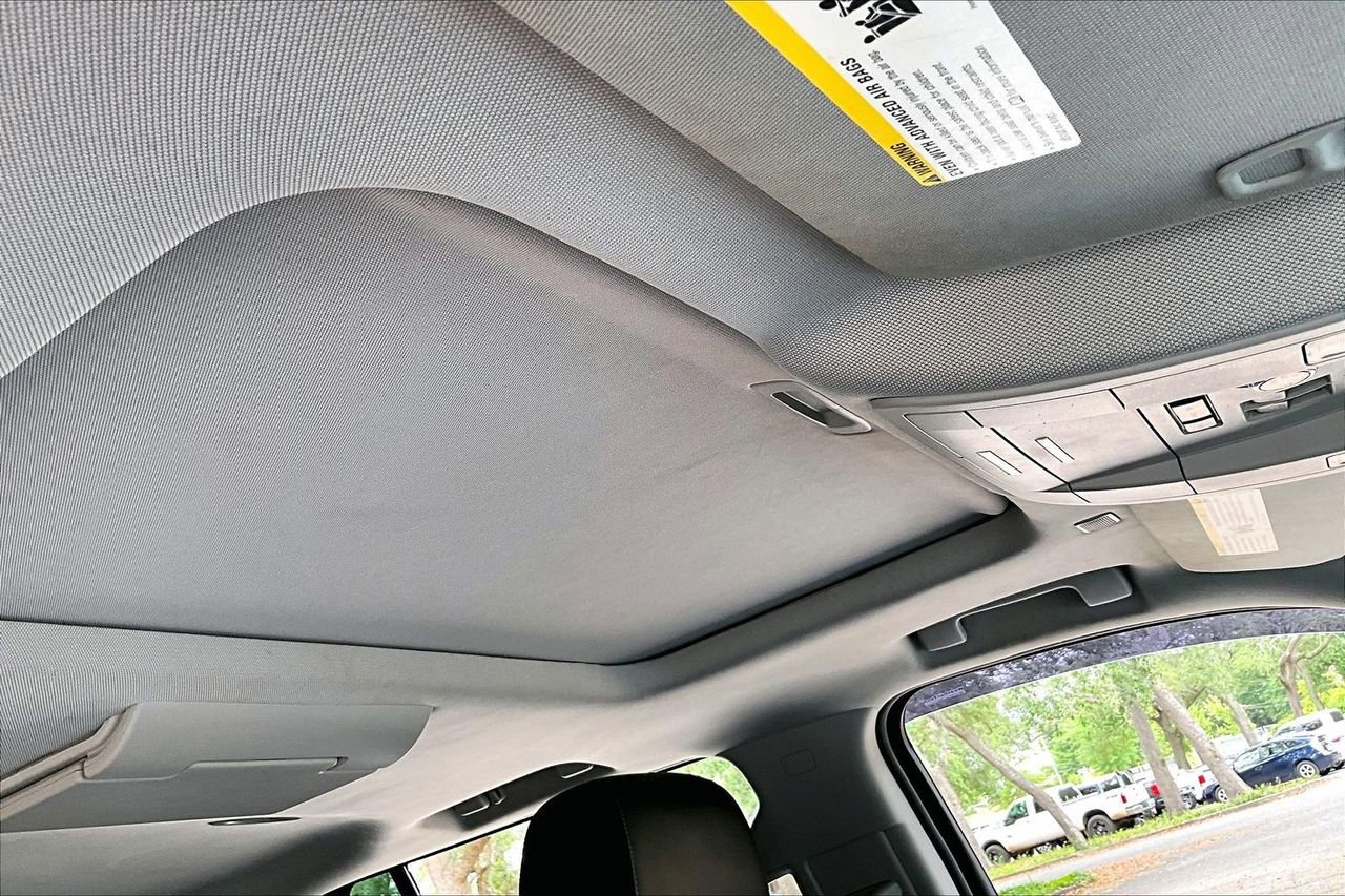 Used 2018 Chevrolet Suburban LT RWD image 27