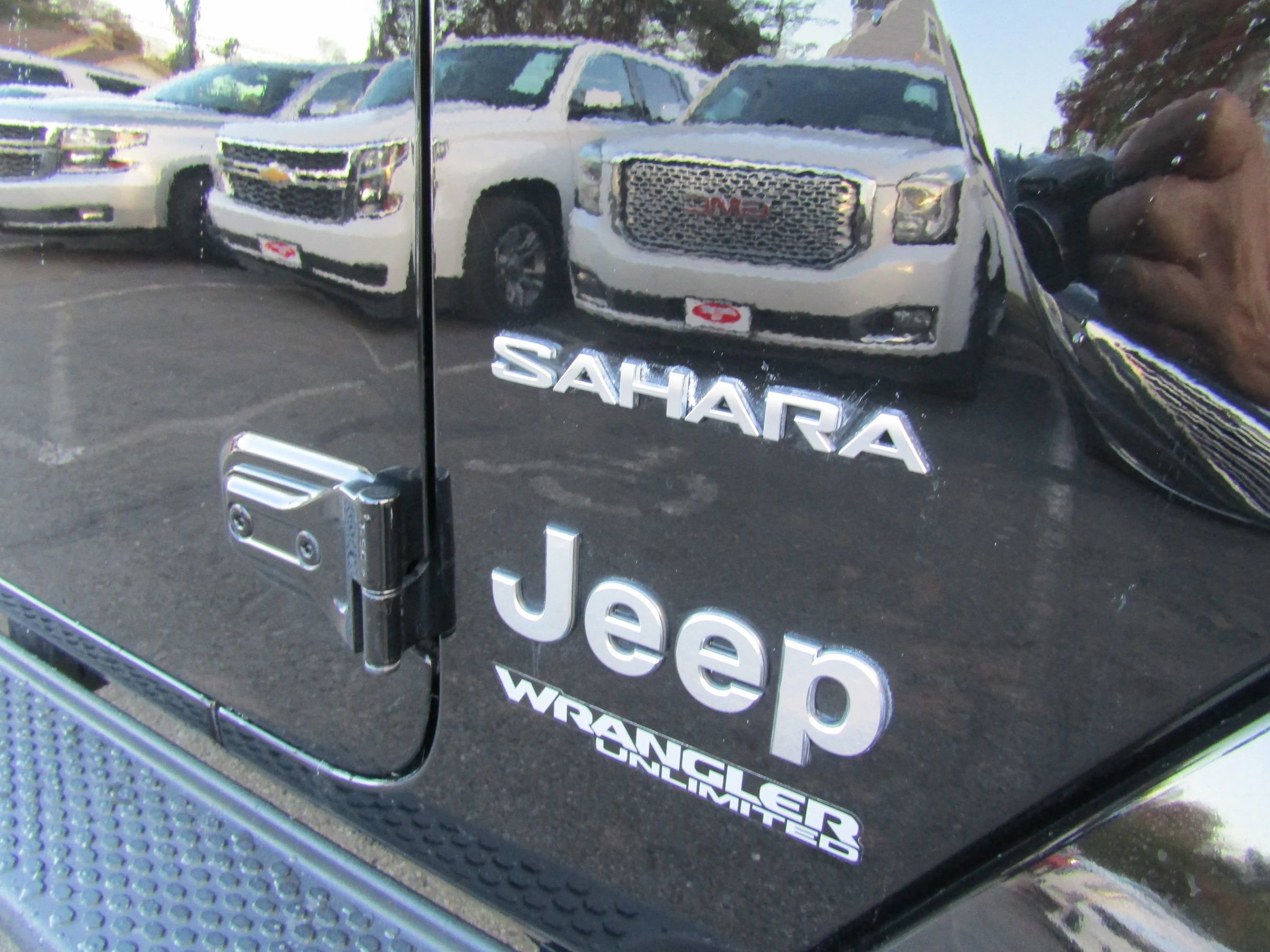 Used 2018 Jeep Wrangler Unlimited Sahara image 8