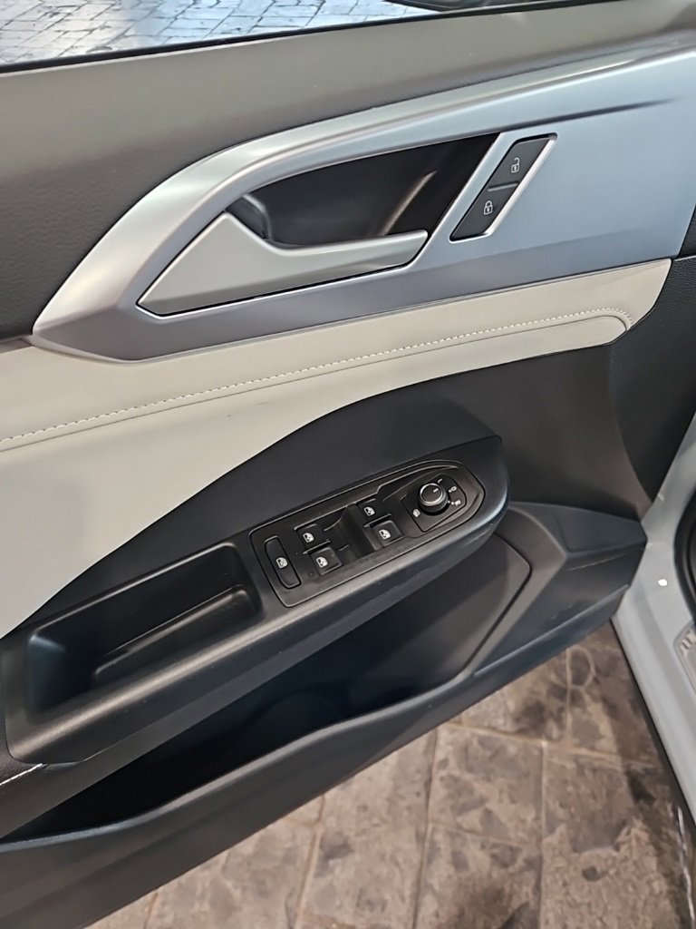 New 2026 Volkswagen Taos SE image 26