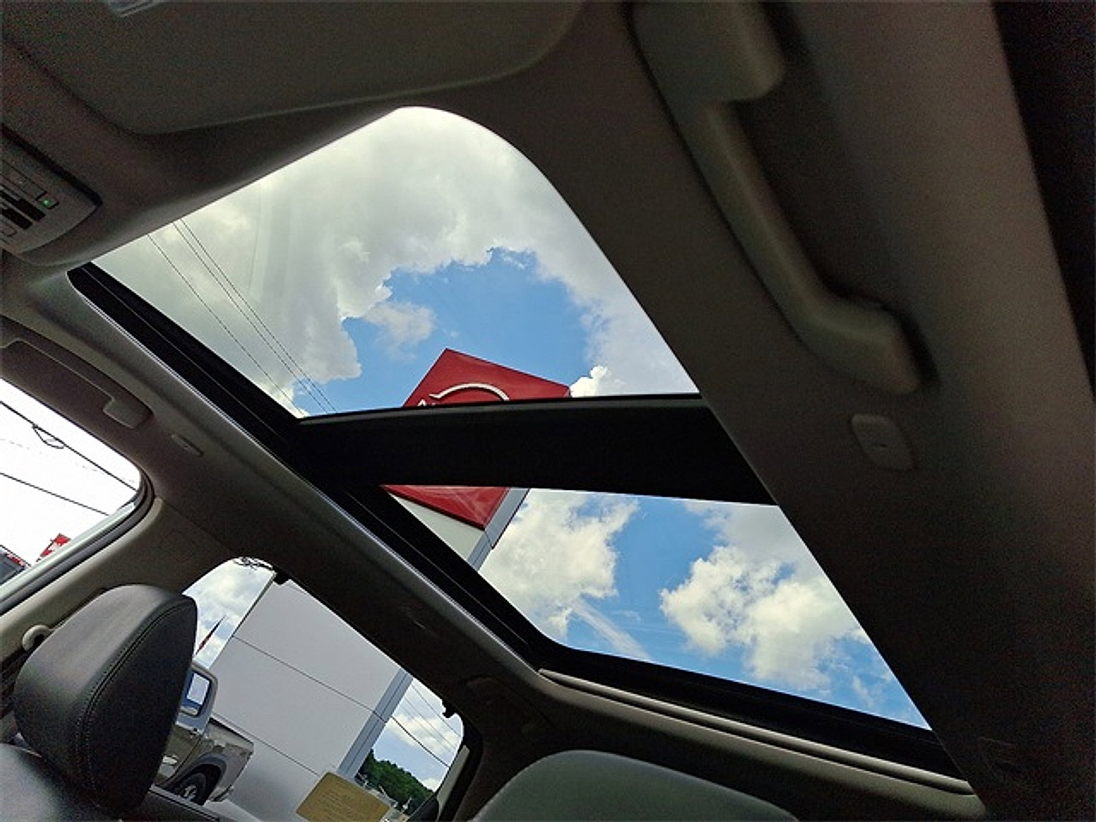 Certified 2022 Nissan Rogue SL w/ SL Premium Package image 15