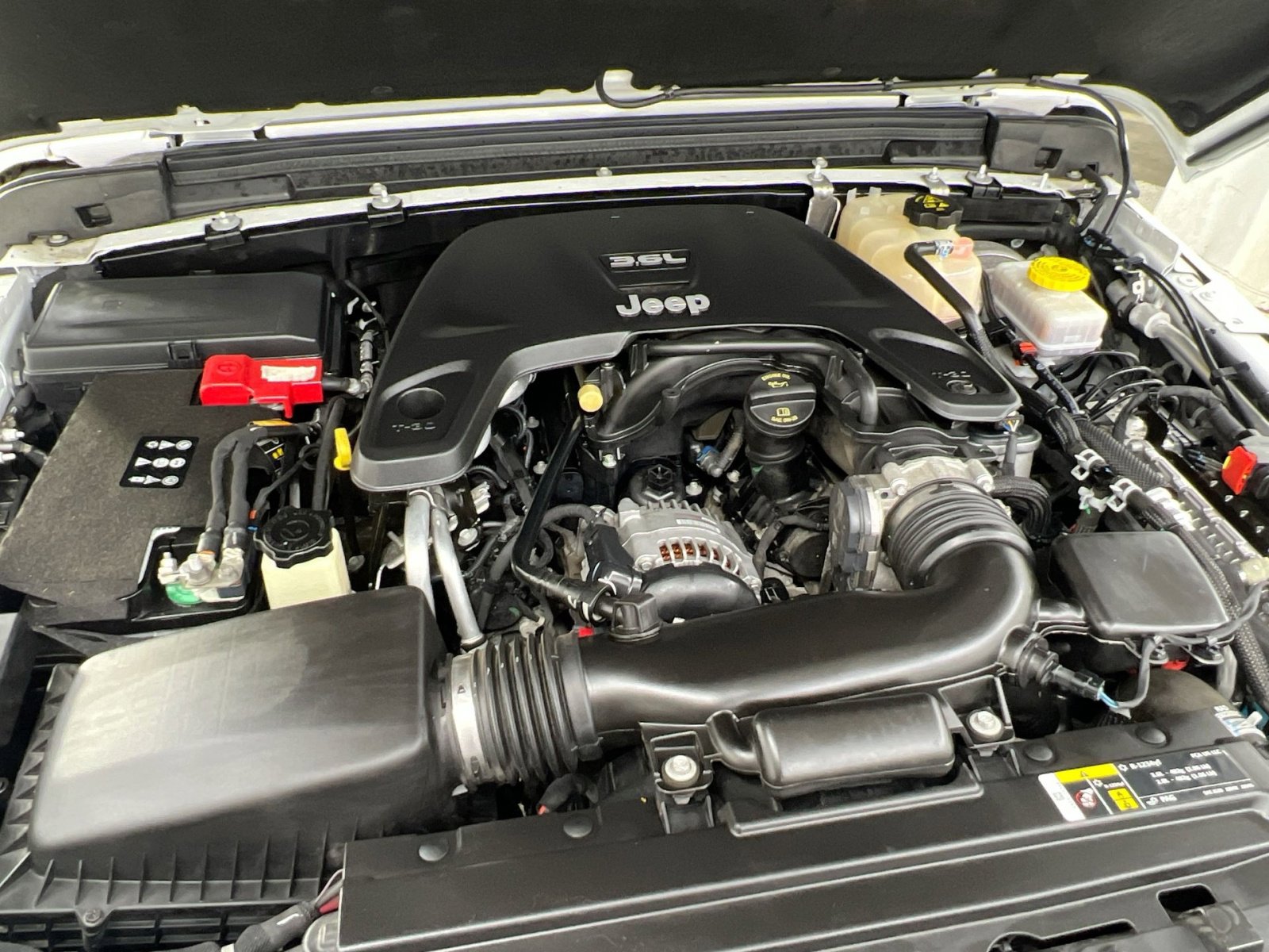 Used 2020 Jeep Wrangler Unlimited Sahara image 32