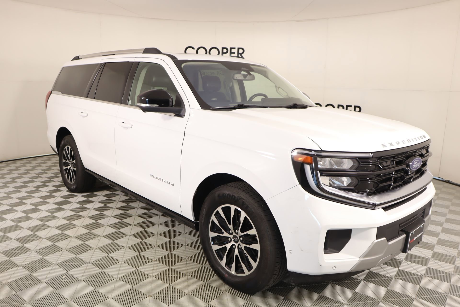 Used 2025 Ford Expedition Max Platinum AWD/4WD image 1