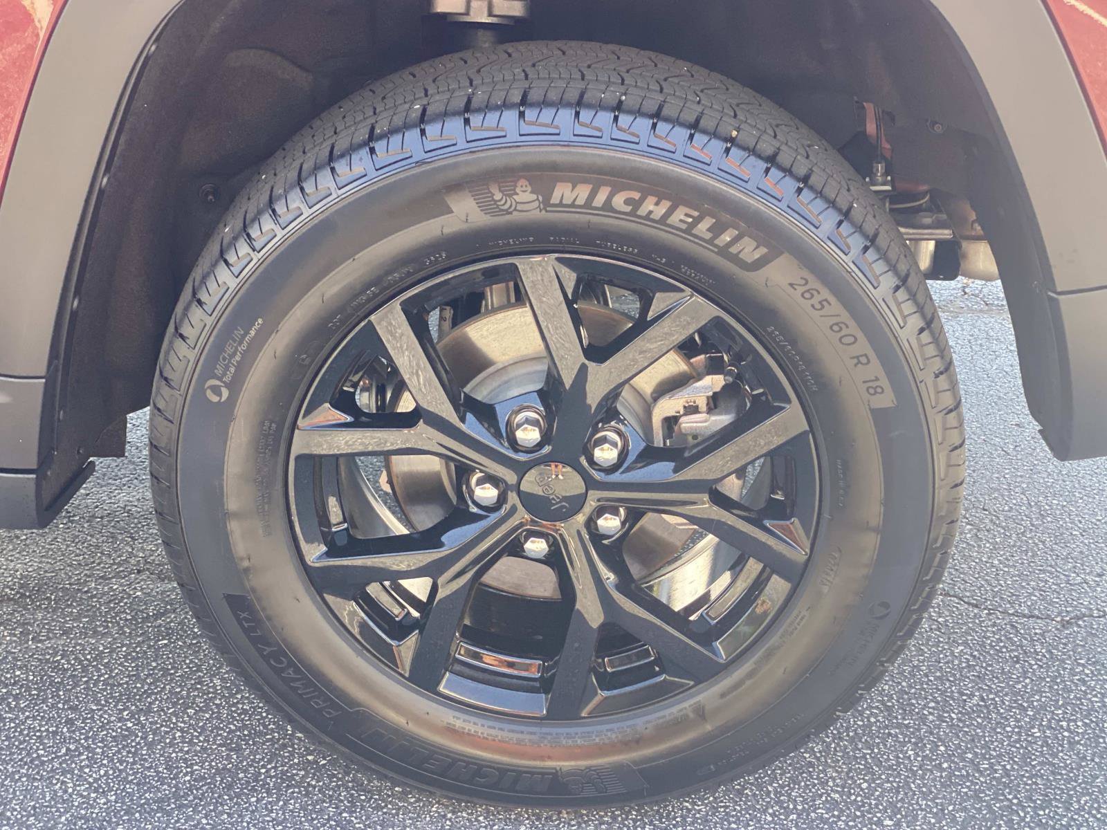 Used 2025 Jeep Grand Cherokee Altitude RWD image 14