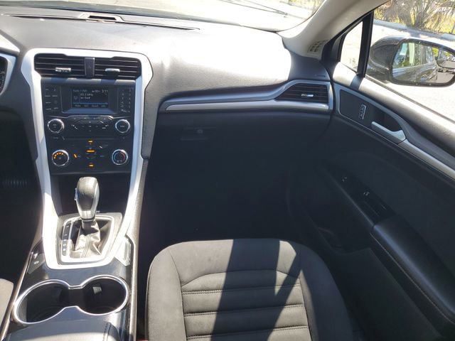 Used 2015 Ford Fusion SE FWD image 16