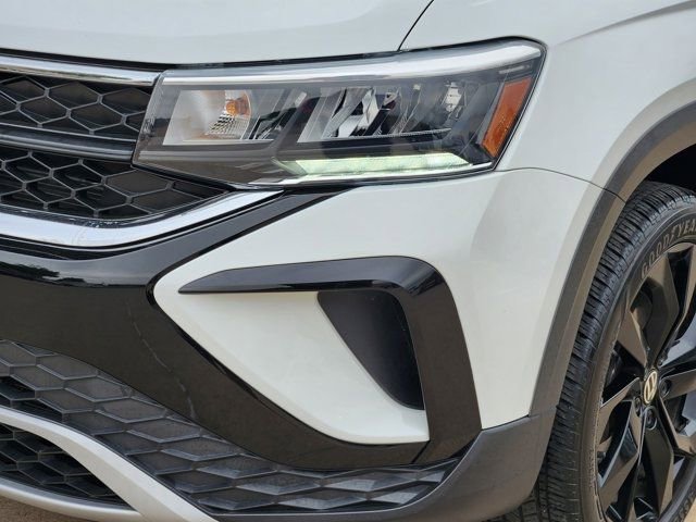 Used 2023 Volkswagen Taos SE w/ Panoramic Sunroof Package image 17