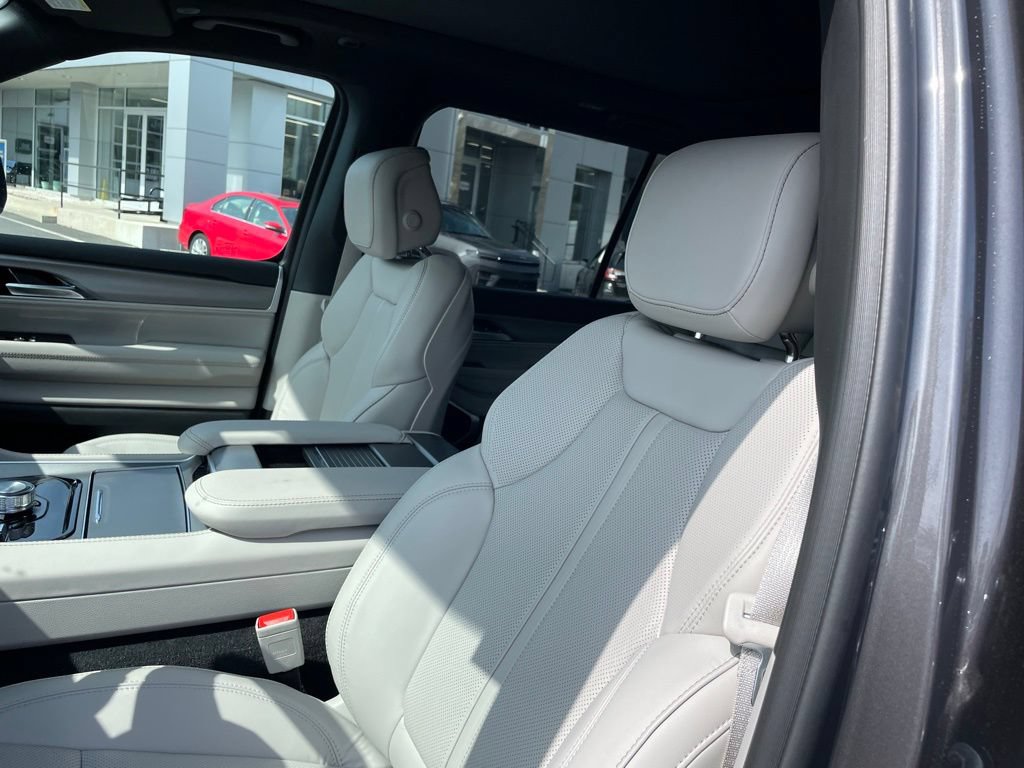 New 2026 Jeep Grand Wagoneer Limited w/ Premium Group II AWD/4WD image 11