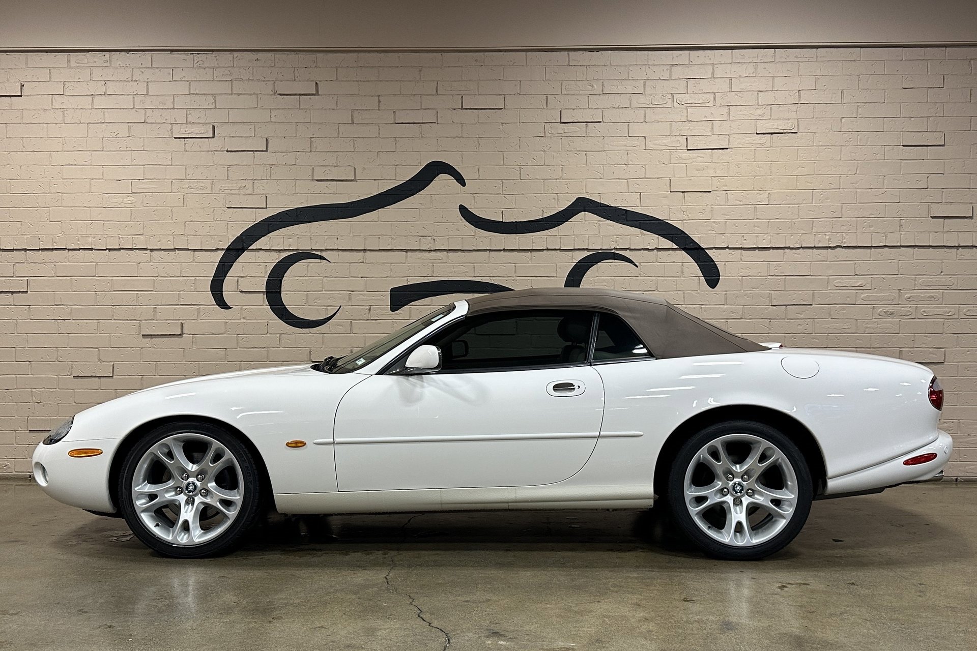 Used 2003 Jaguar XK8 Convertible image 2