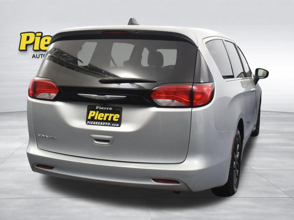 Used 2022 Chrysler Voyager LX FWD image 7