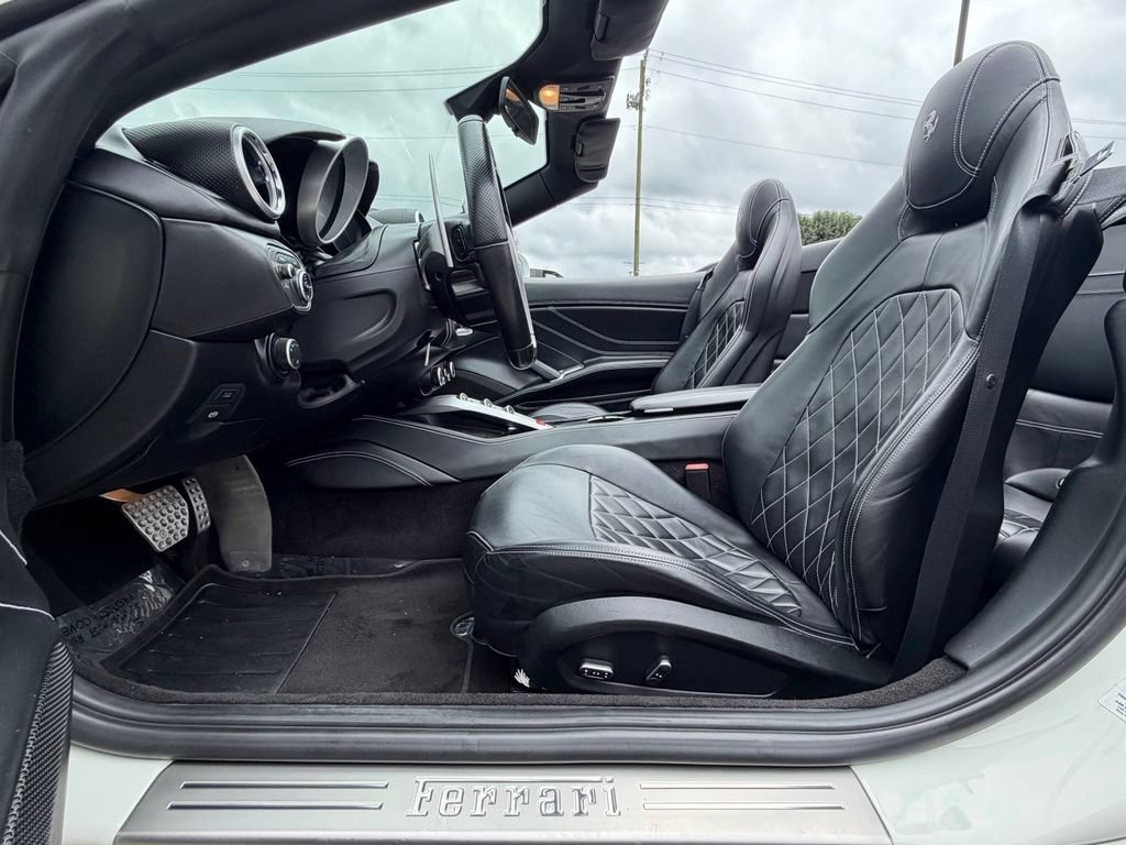 Used 2015 Ferrari California T RWD image 17