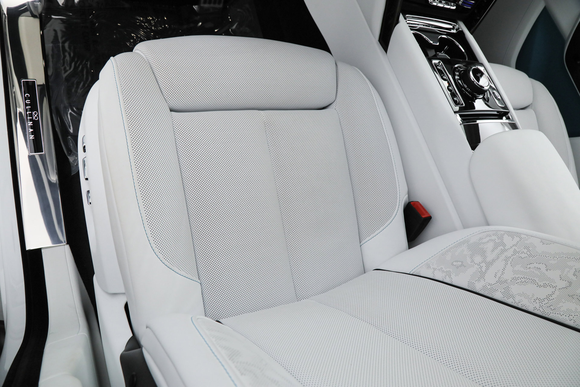 Used 2026 Rolls-Royce Cullinan Black Badge image 35