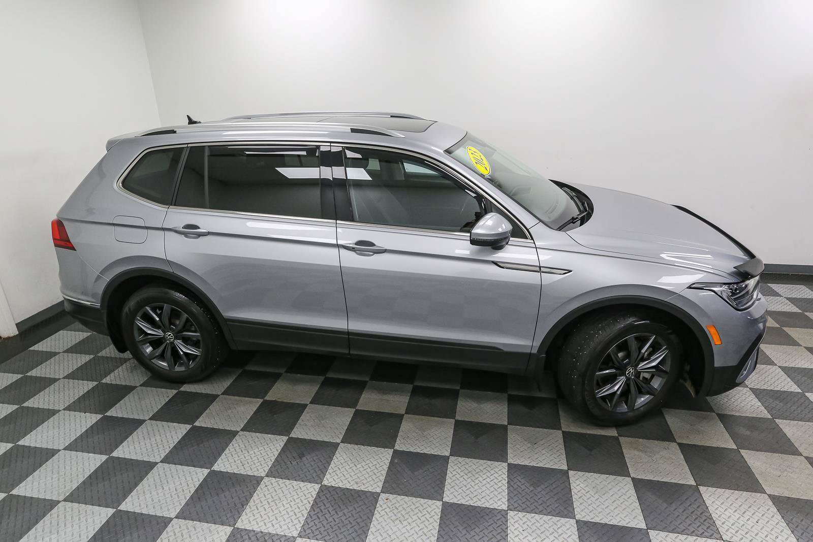 Certified 2023 Volkswagen Tiguan SE AWD/4WD image 6