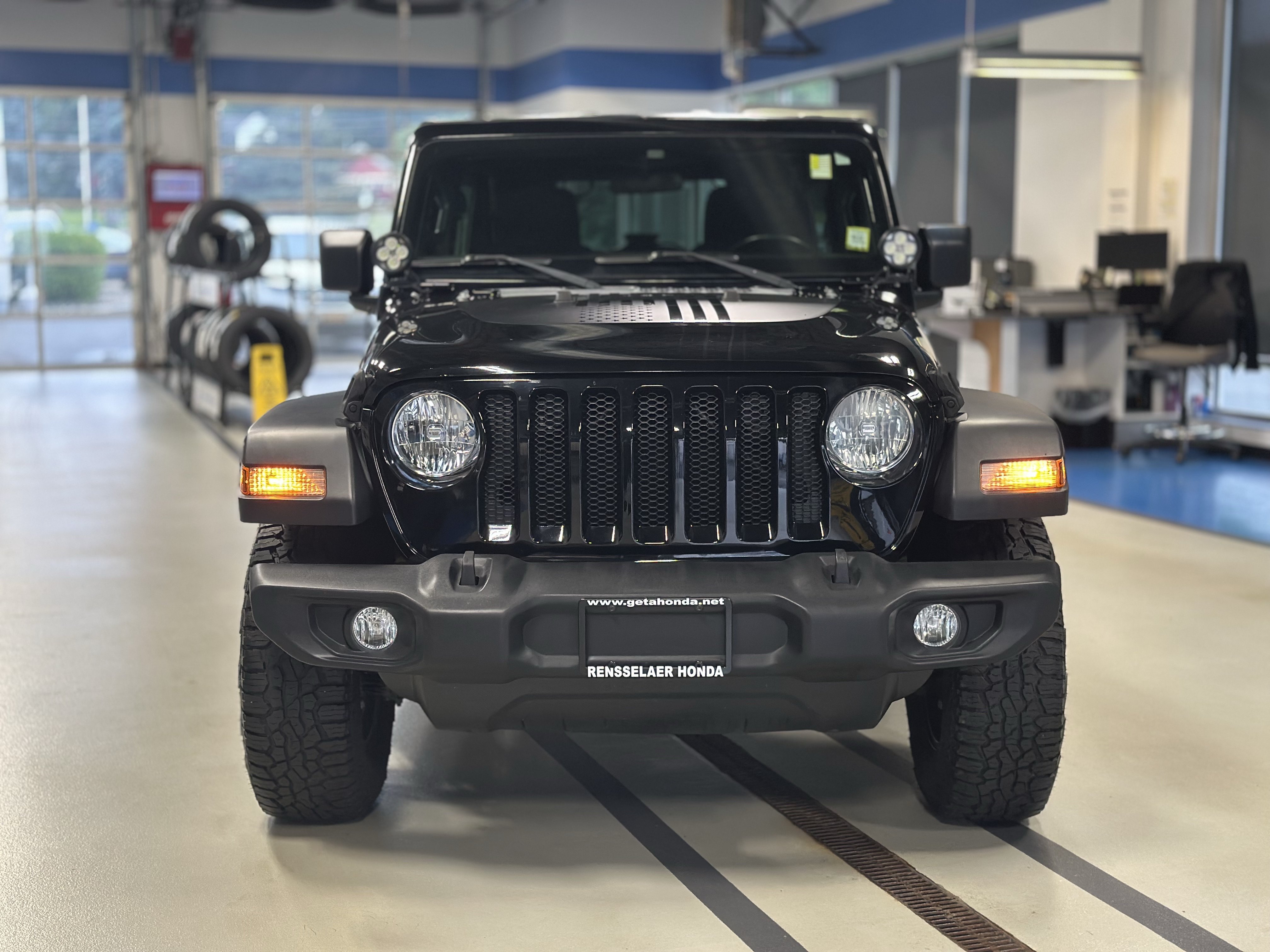 Used 2018 Jeep Wrangler Unlimited Sport S AWD/4WD image 3