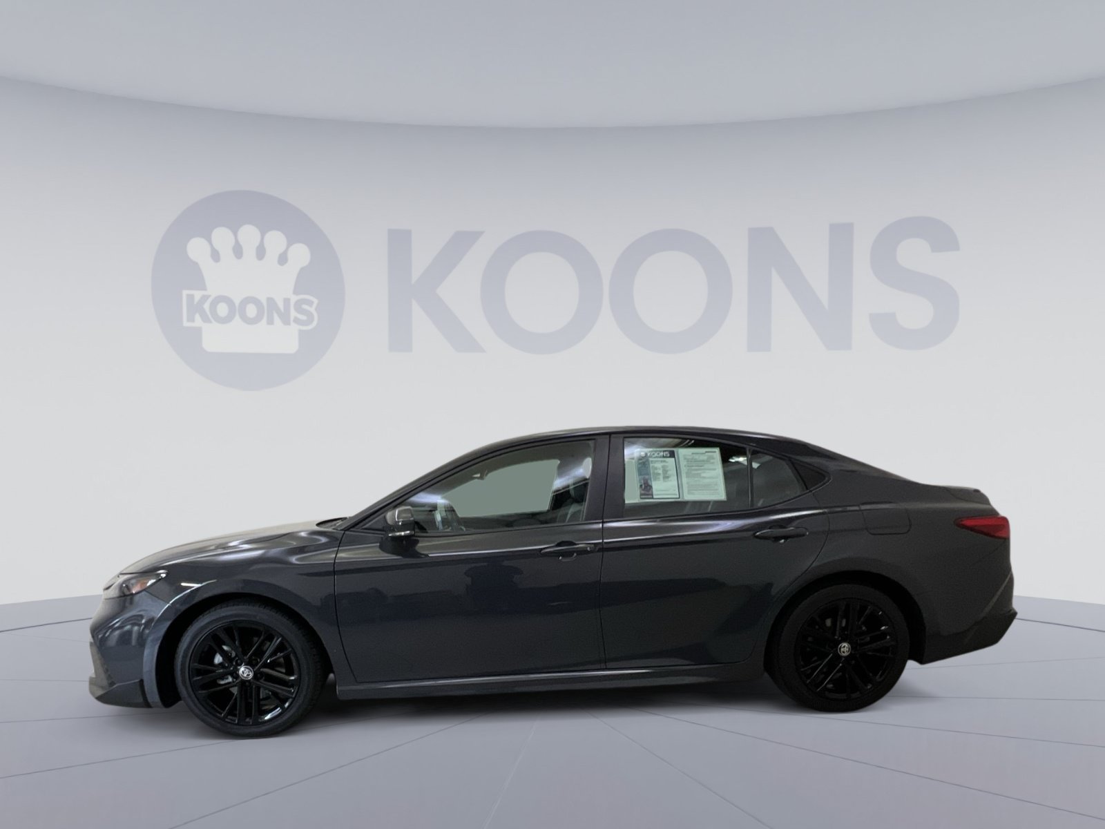 Used 2025 Toyota Camry SE FWD image 5