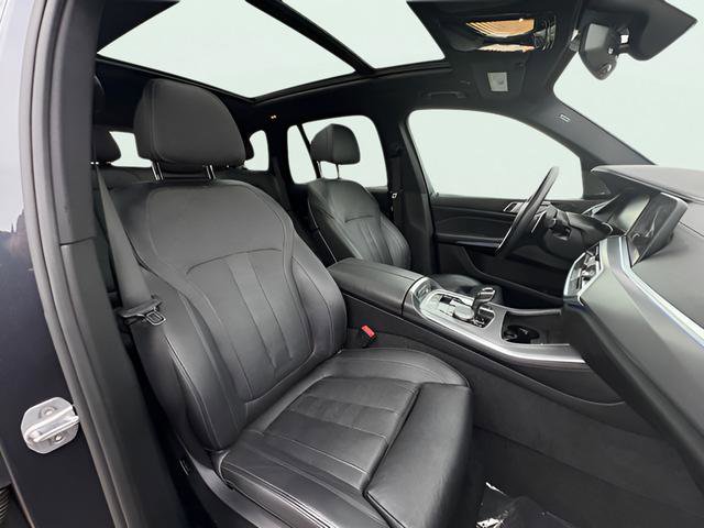 Used 2019 BMW X5 xDrive50i w/ Parking Assistance Package AWD/4WD image 18