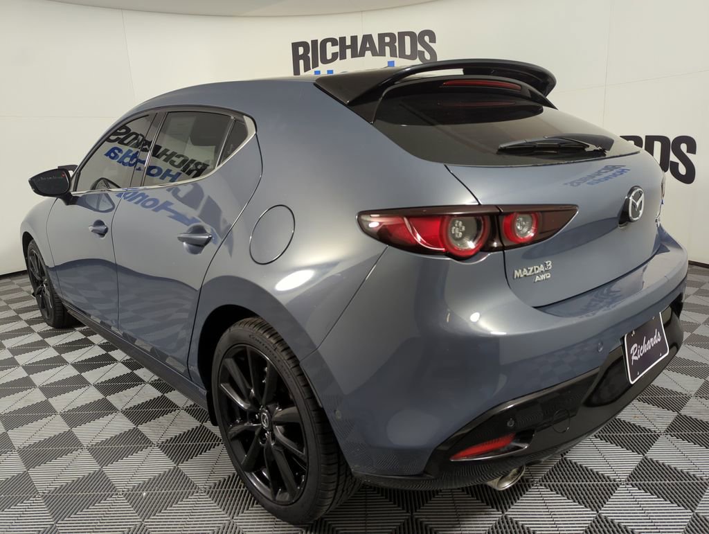 Used 2021 MAZDA MAZDA3 Hatchback w/Premium Plus Pkg image 2