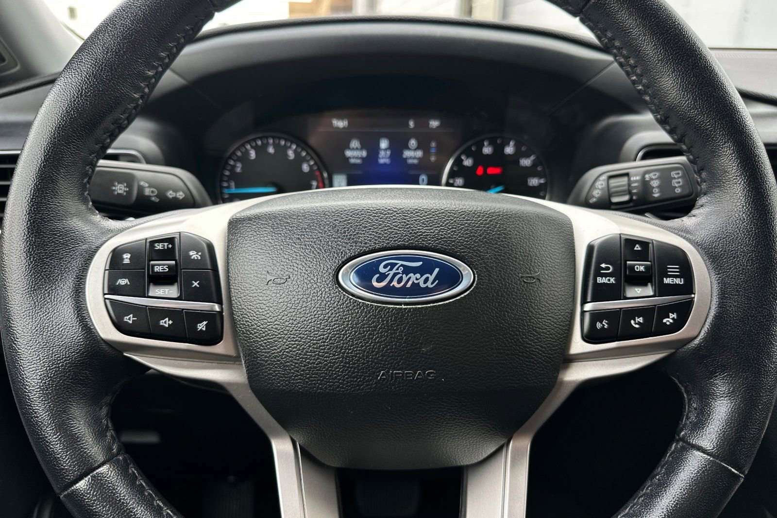 Certified 2023 Ford Explorer Limited w/ Equipment Group 301A AWD/4WD image 24
