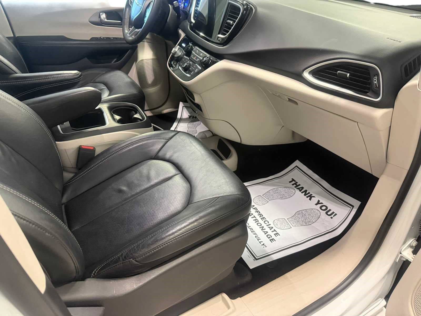 Used 2022 Chrysler Pacifica Touring-L FWD image 25