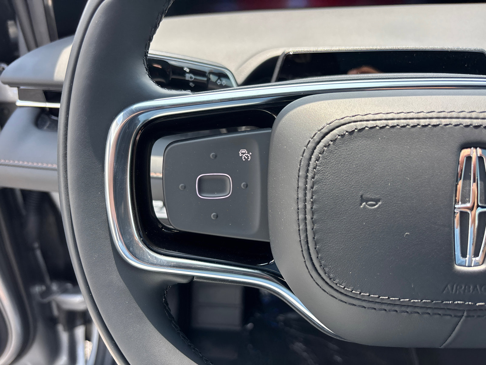 New 2025 Lincoln Nautilus Premier w/ Equipment Group 102A image 17