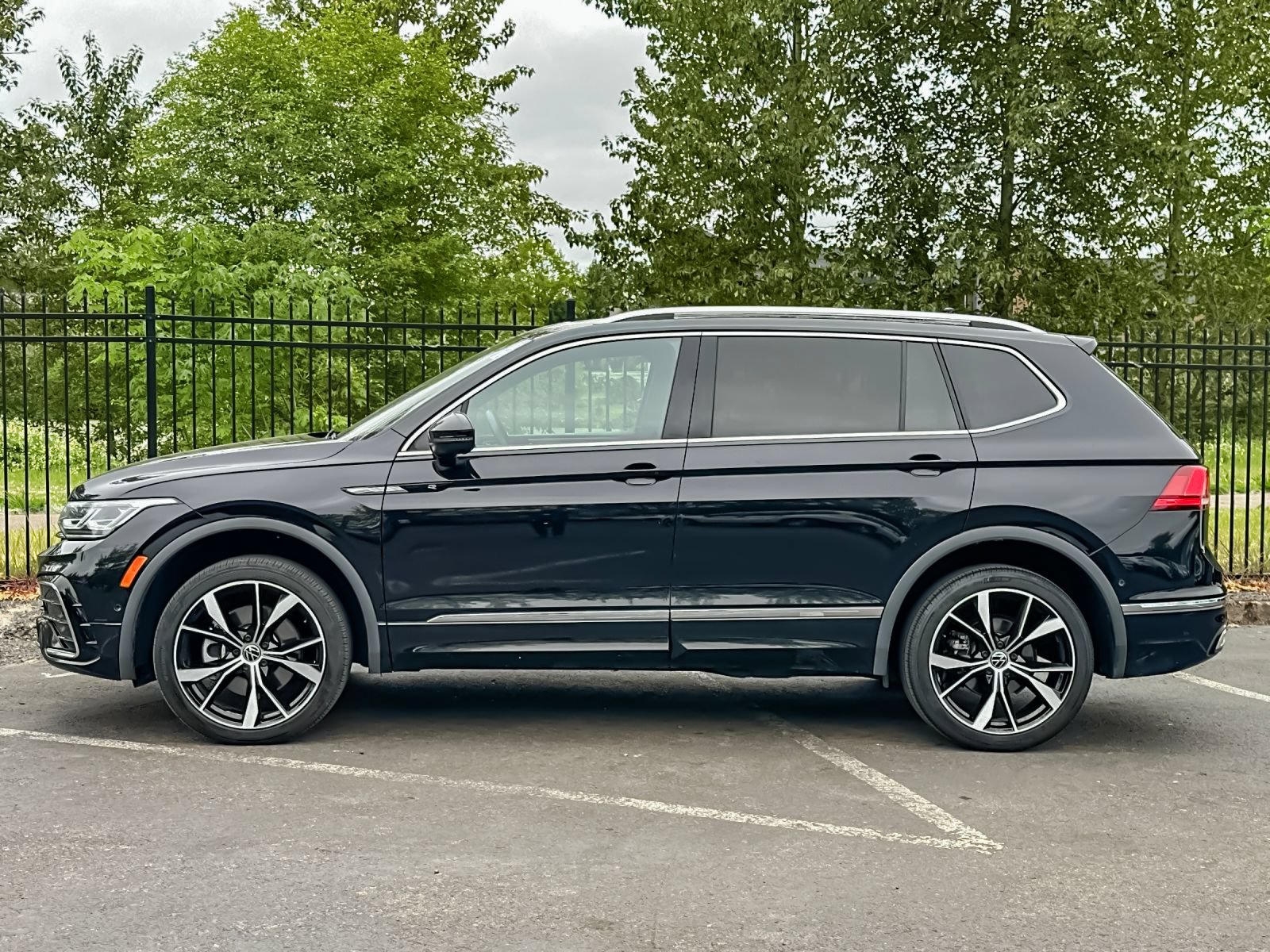 Used 2022 Volkswagen Tiguan SEL Premium R-Line AWD/4WD image 7