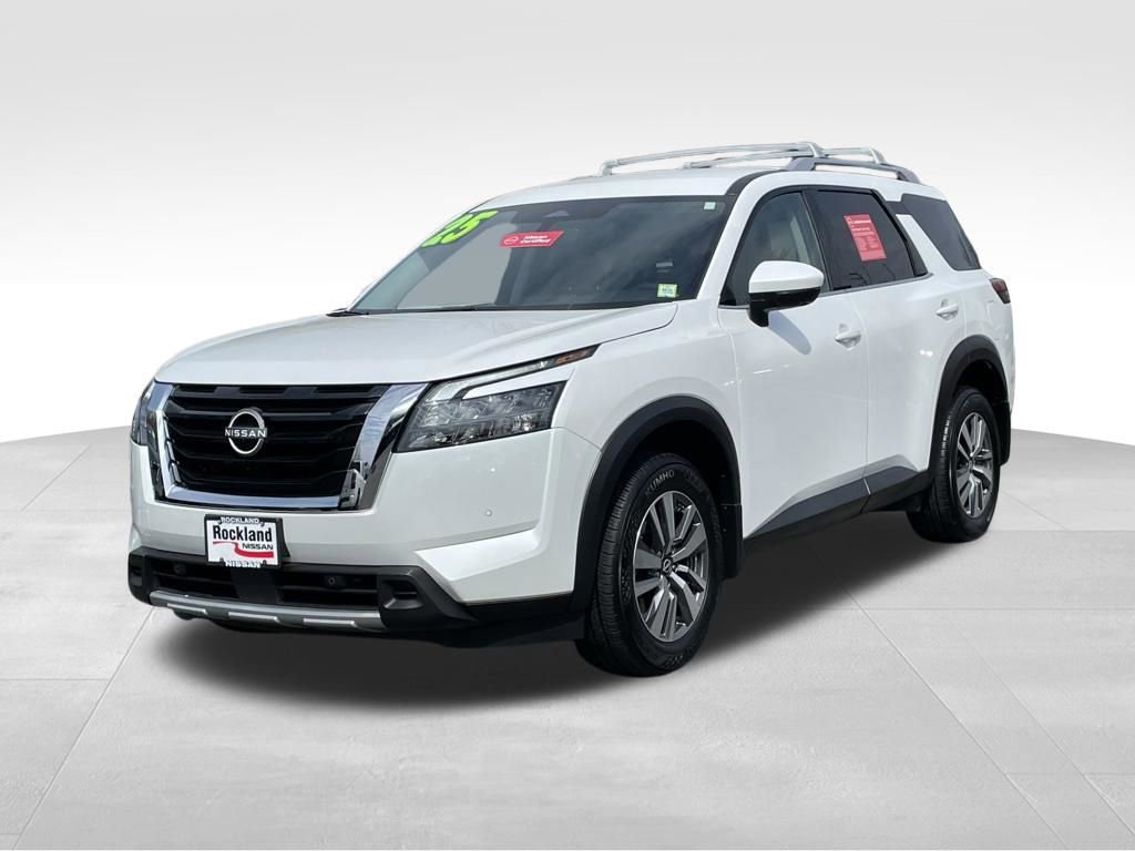 Certified 2025 Nissan Pathfinder SL image 2