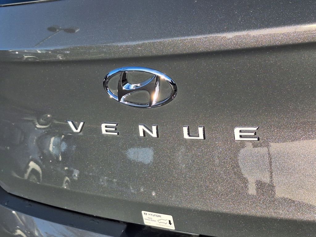 Used 2024 Hyundai Venue Limited image 30