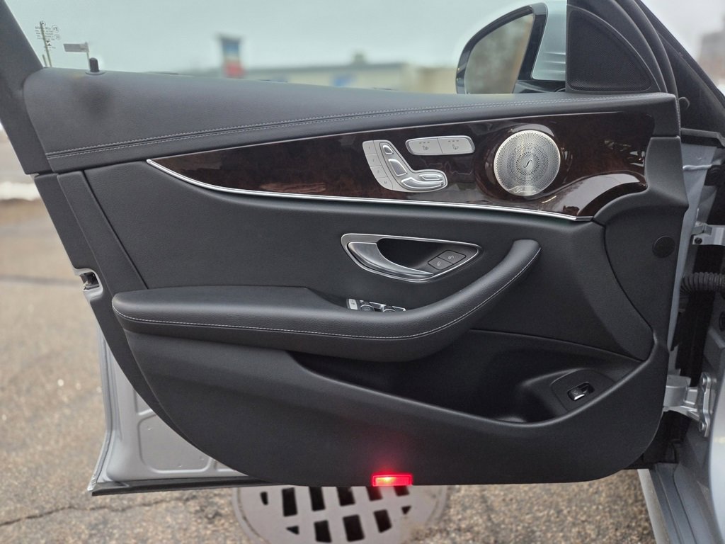 Used 2022 Mercedes-Benz E 350 4MATIC Sedan image 12