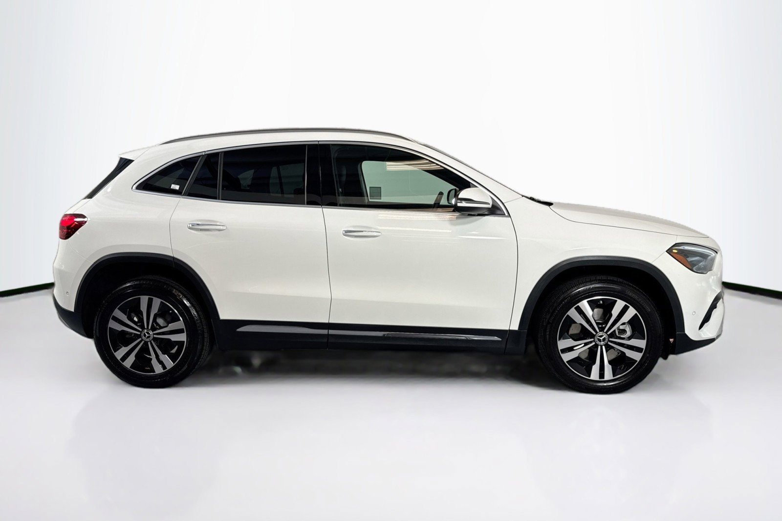 Used 2025 Mercedes-Benz GLA 250 4MATIC w/ Winter Package image 4