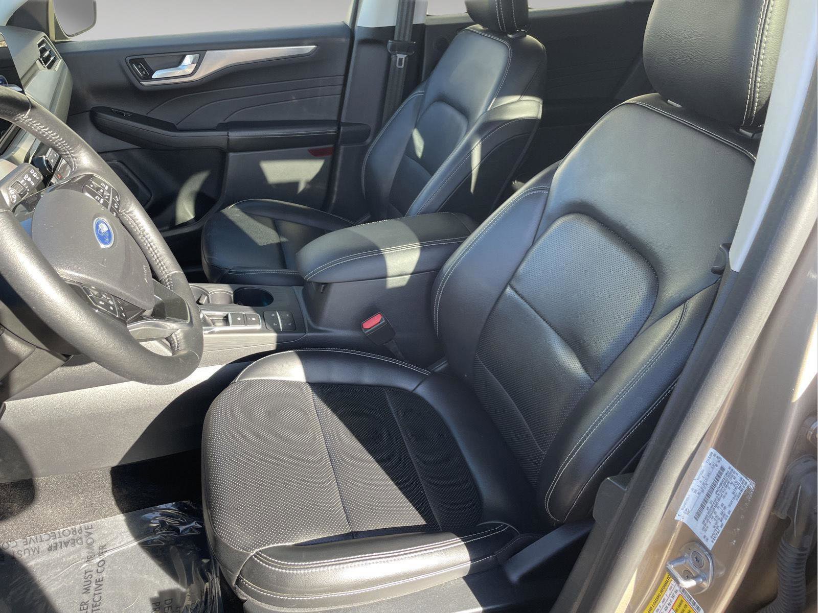 Used 2021 Ford Escape Titanium w/ Class II Trailer Tow Package image 9