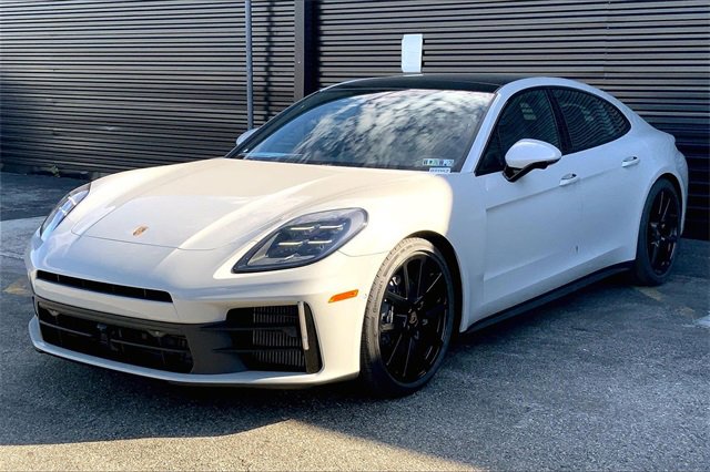 New 2026 Porsche Panamera 4 image 1