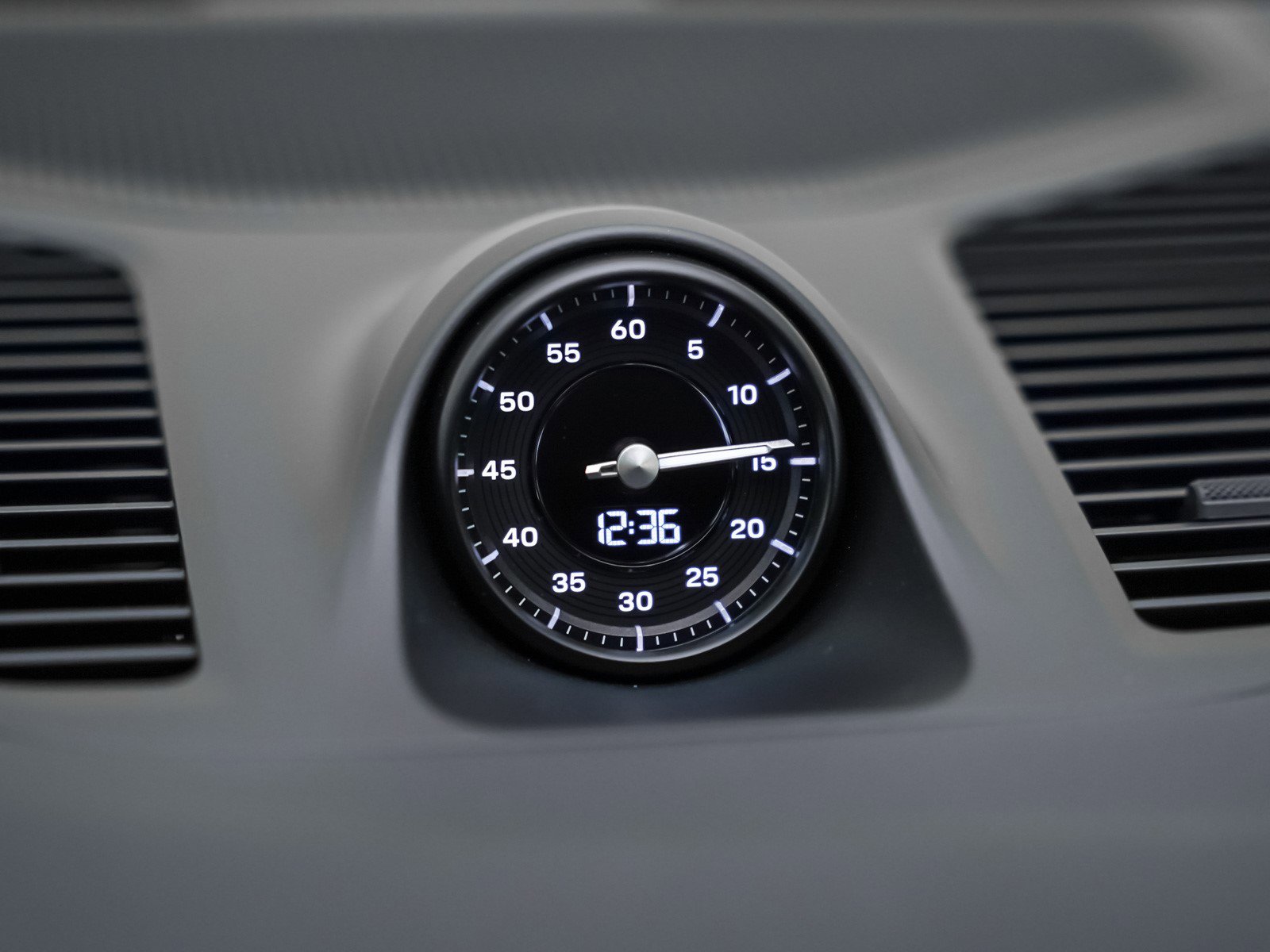 Used 2025 Porsche Cayenne Coupe image 21