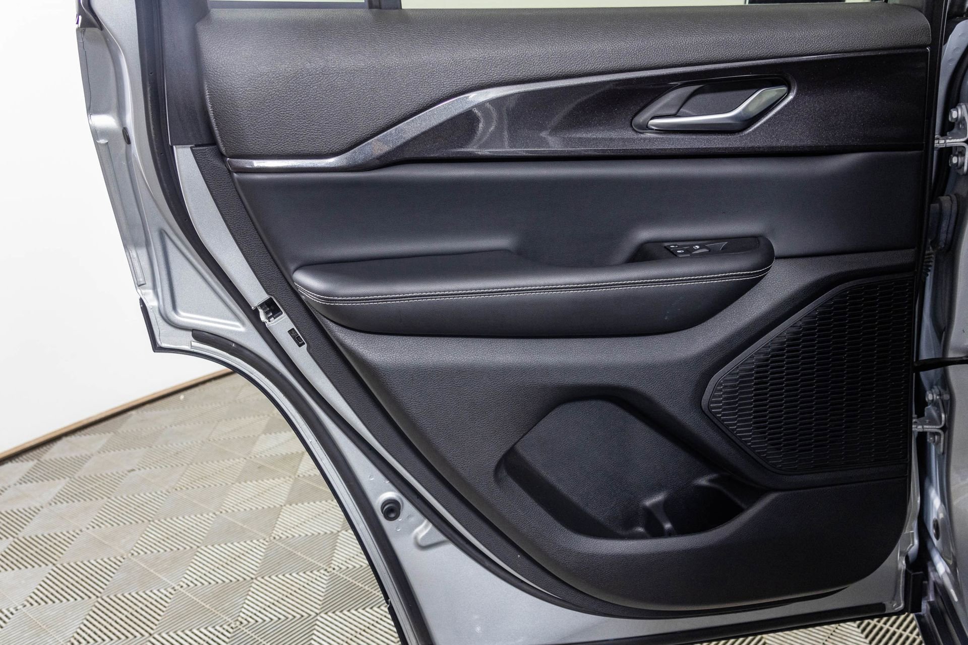 Used 2023 Jeep Grand Cherokee Altitude image 39