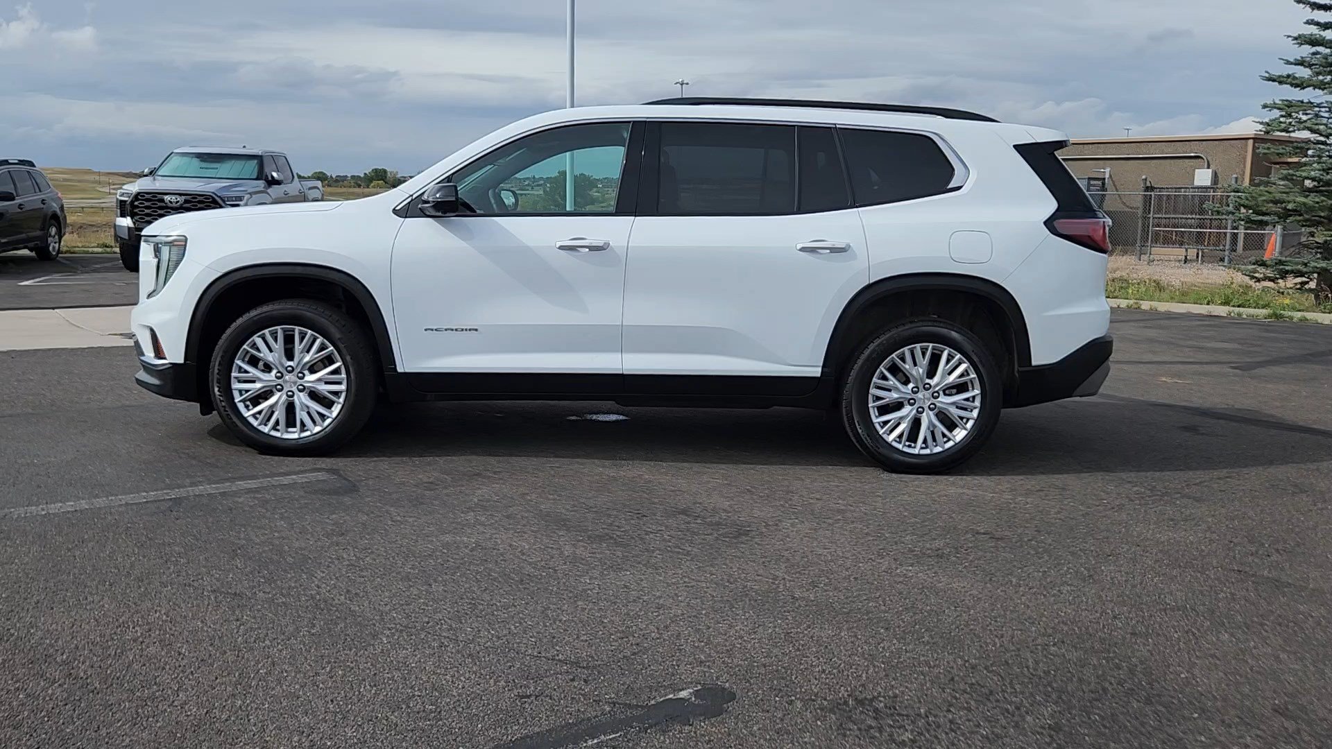 Used 2026 GMC Acadia Elevation w/ Elevation Premium Package AWD/4WD image 2
