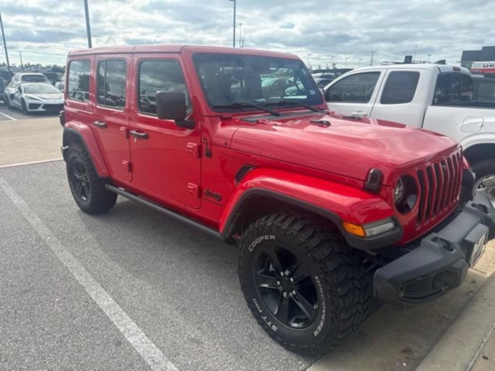 Used 2023 Jeep Wrangler Unlimited Sahara AWD/4WD image 4