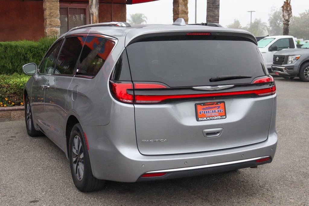 Used 2021 Chrysler Pacifica Touring-L image 6