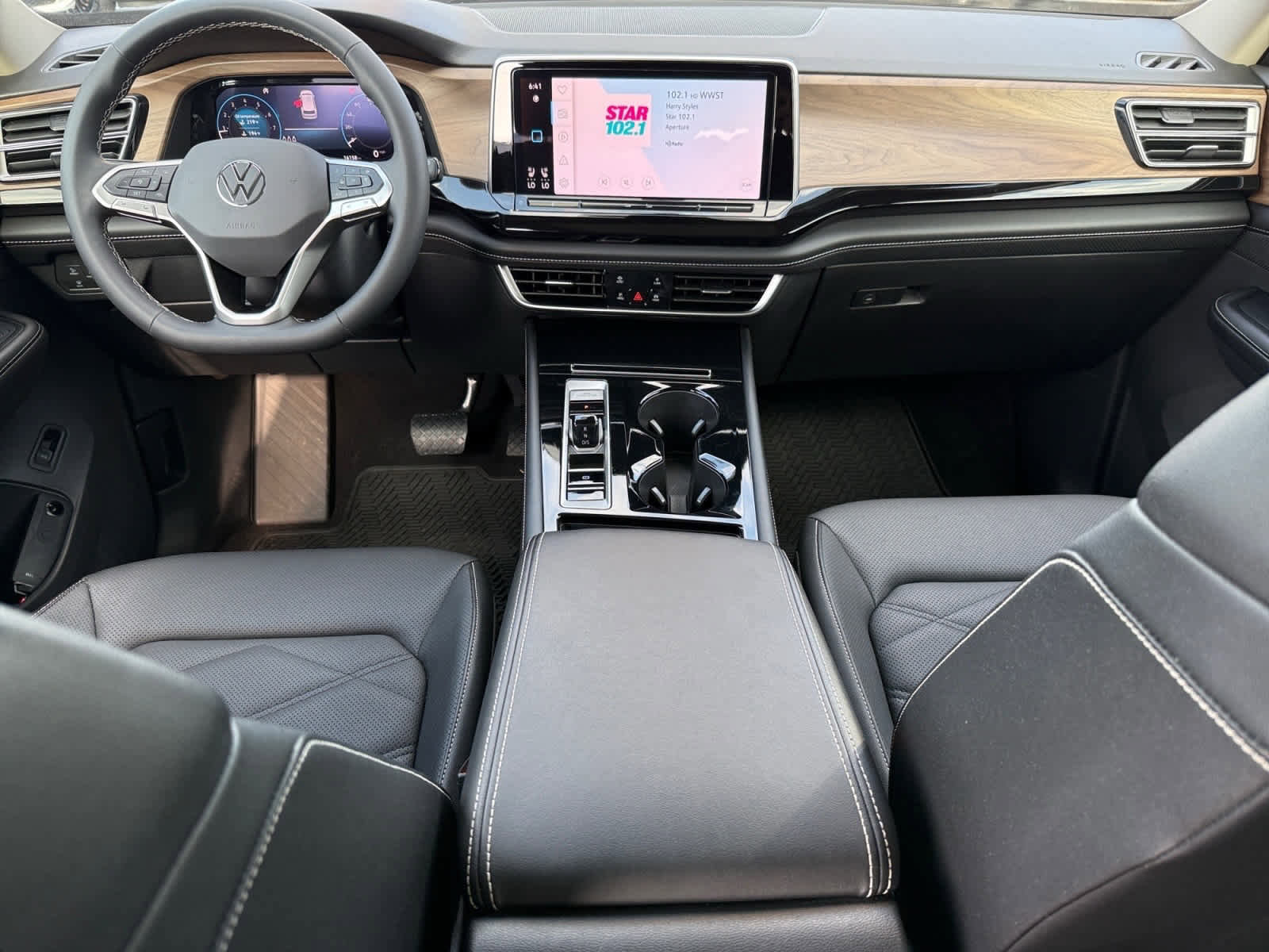 Used 2024 Volkswagen Atlas SE image 13