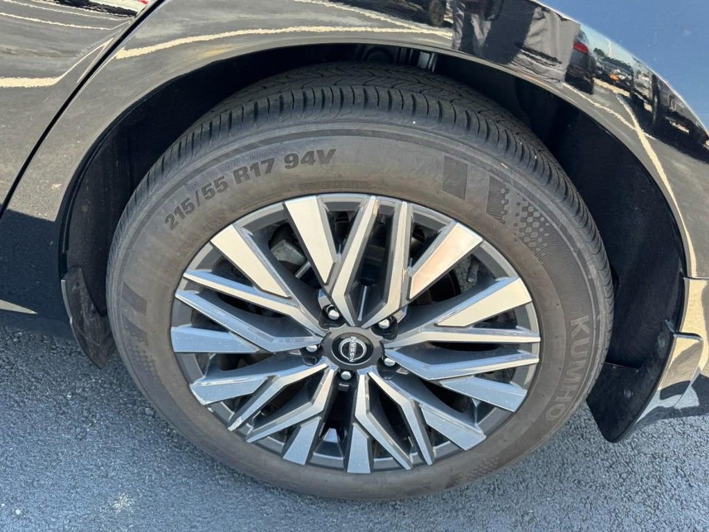 Used 2024 Nissan Altima 2.5 SV FWD image 7