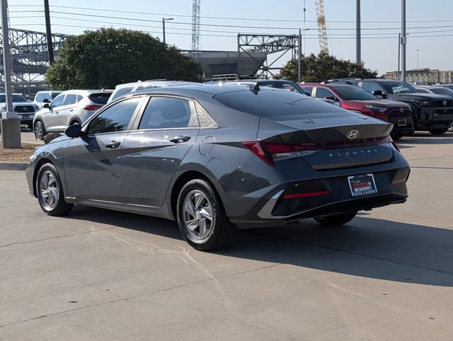 Used 2025 Hyundai Elantra SE FWD image 9