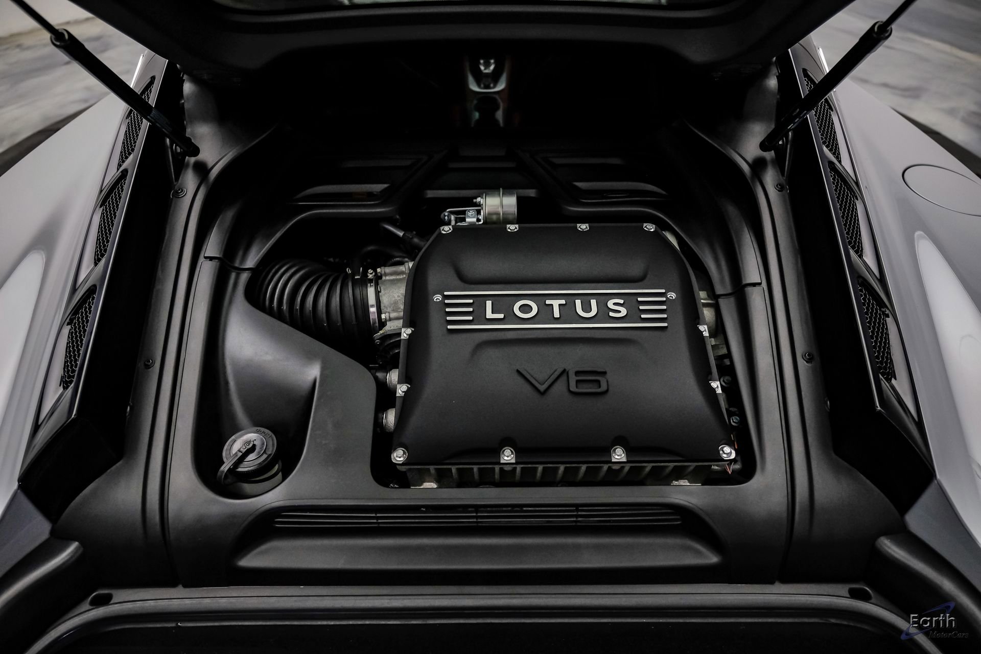 Used 2025 Lotus Emira RWD image 3
