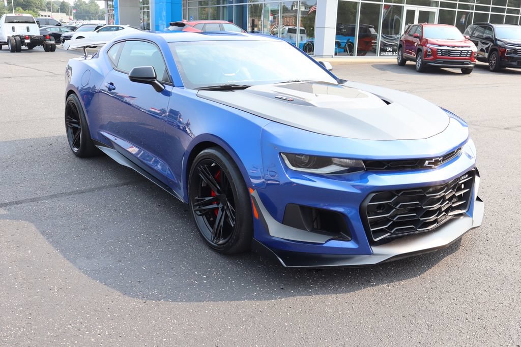 Used 2022 Chevrolet Camaro ZL1 RWD image 2