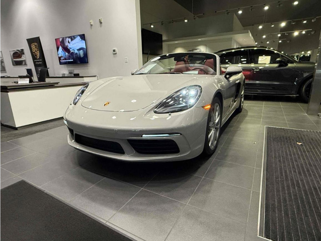 Used 2023 Porsche 718 Boxster S RWD image 4