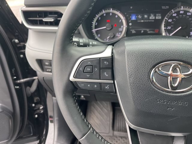 Used 2024 Toyota Highlander LE FWD image 21