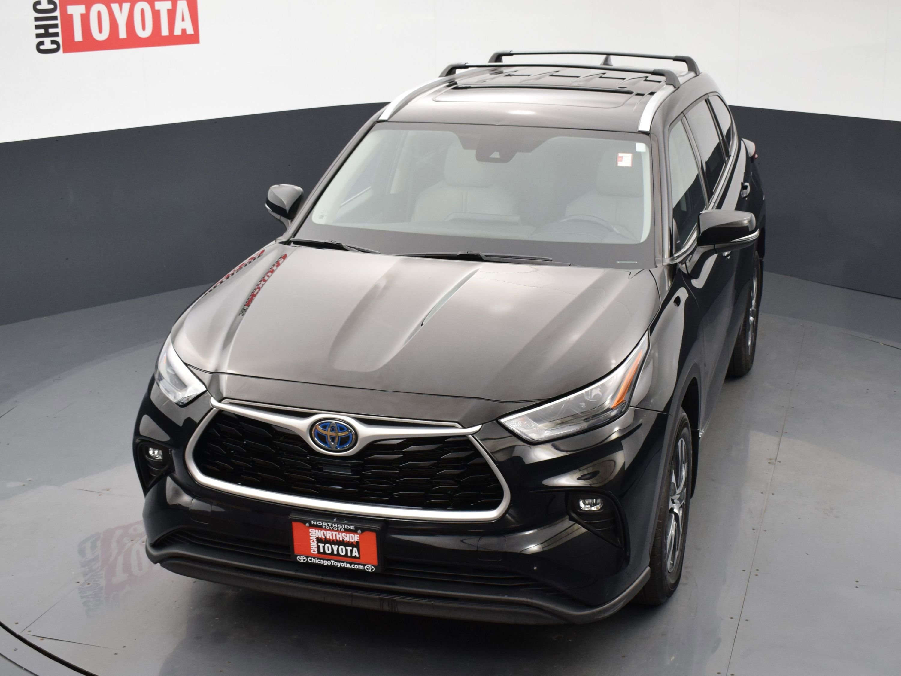 Used 2022 Toyota Highlander XLE AWD/4WD image 28