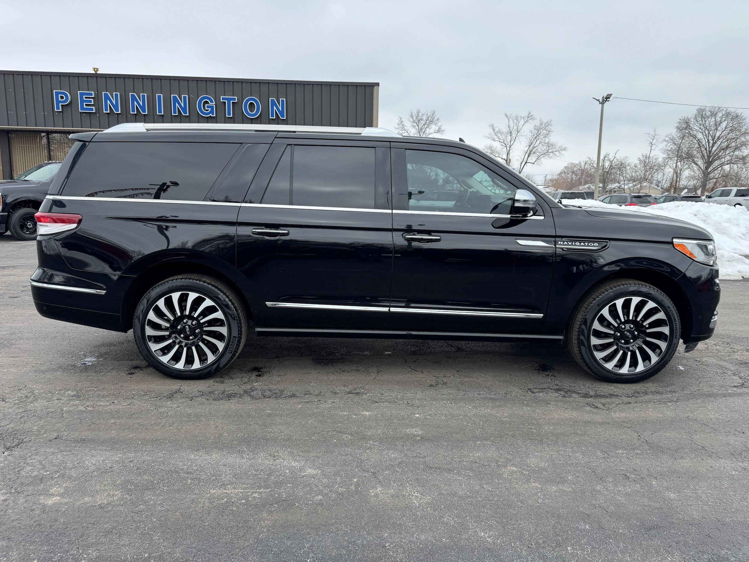 Used 2023 Lincoln Navigator L Black Label AWD/4WD image 8
