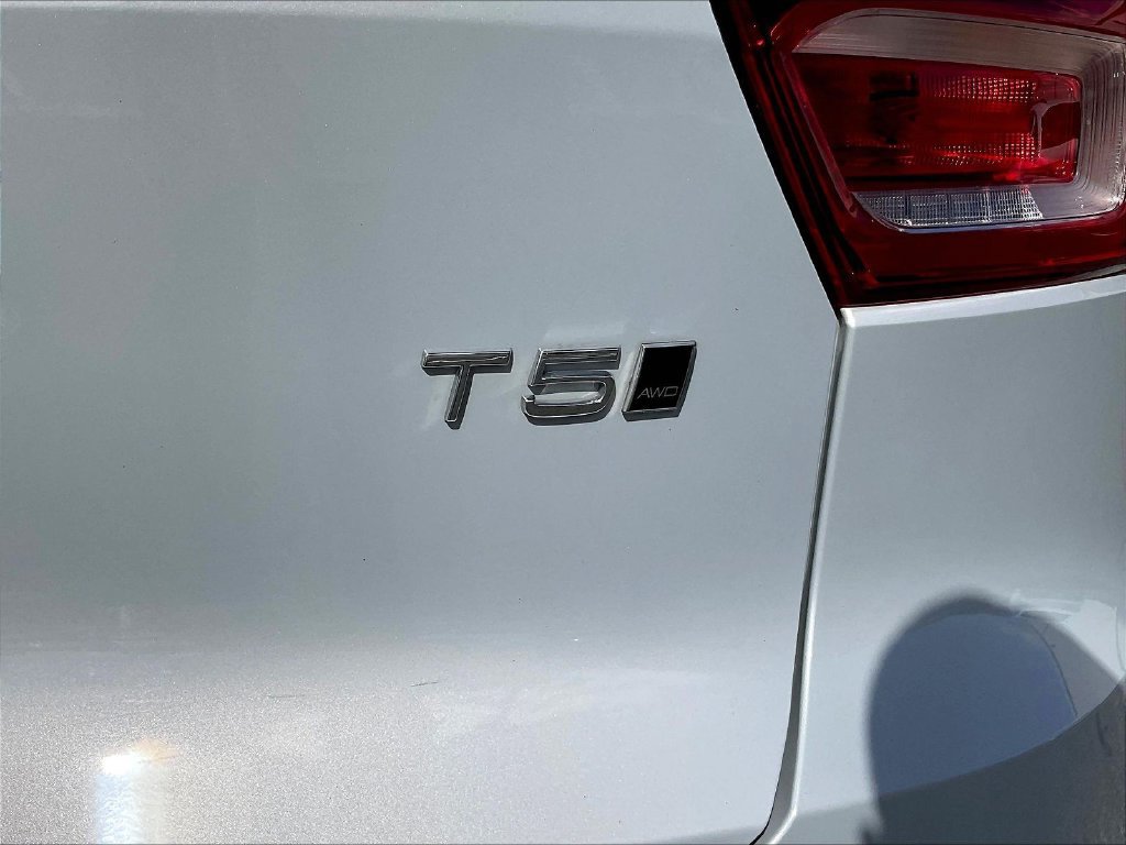 Used 2021 Volvo XC40 T5 R-Design AWD/4WD image 23