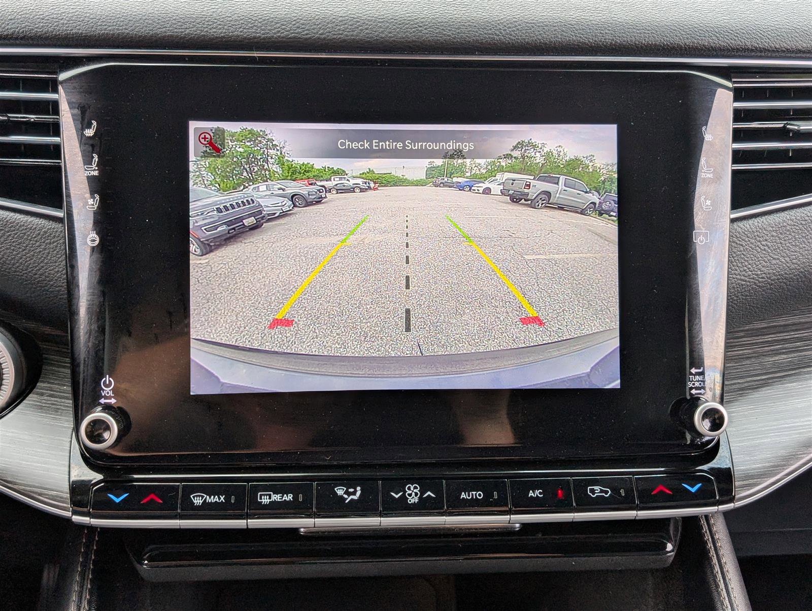 Used 2024 Jeep Wagoneer Series II w/ Flexible Seating Group image 29